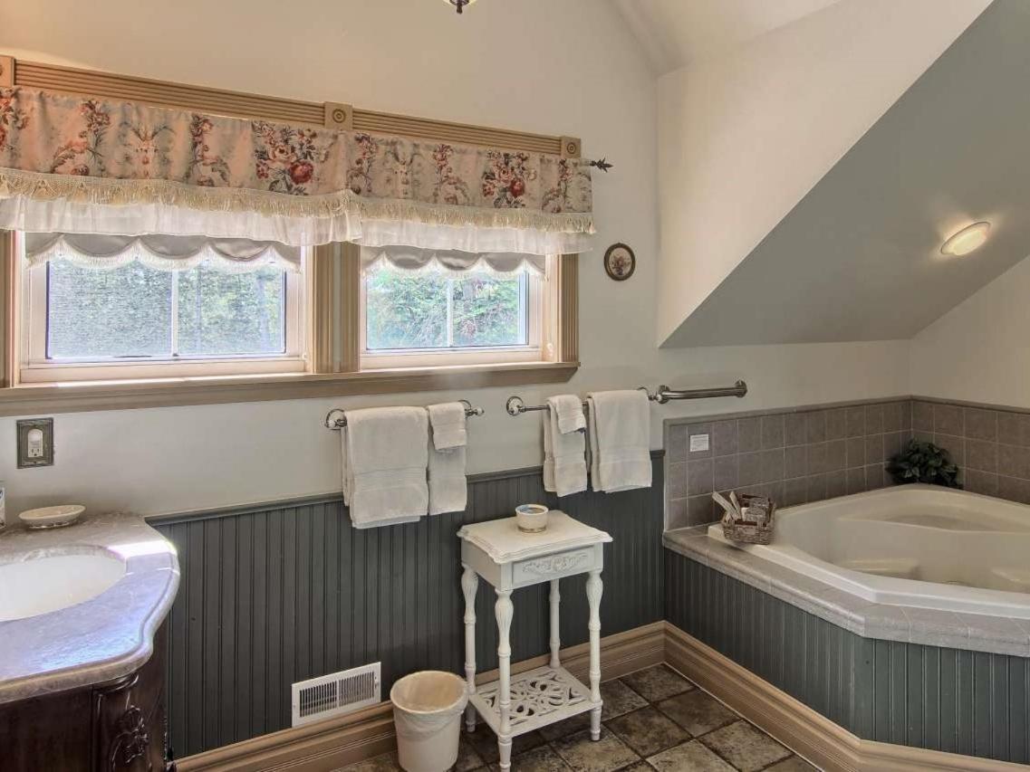 Grand Victorian B&B Inn Bellaire Phòng bức ảnh